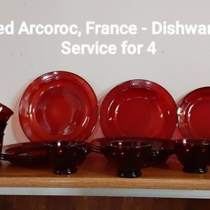Red Arcoroc Set
